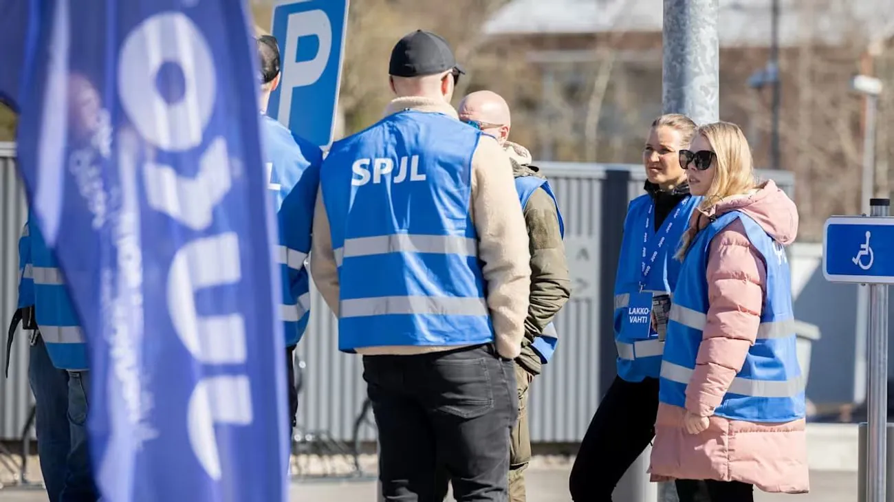 A three-day strike of civil servants, including the police, has begun in Finland A three-day strike of civil servants, including the police, has begun in Finland