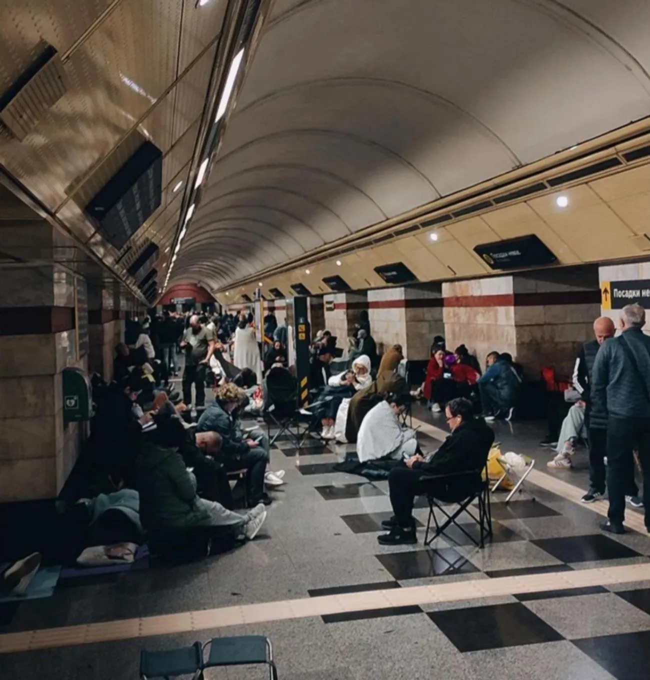 Понад 16 тисяч людей переховувались у метро Києва під час атаки рф, станція "Лук’янівська" вкотре зазнала пошкоджень Понад 16 тисяч людей переховувались у метро Києва під час атаки рф, станція "Лук’янівська" вкотре зазнала пошкоджень
