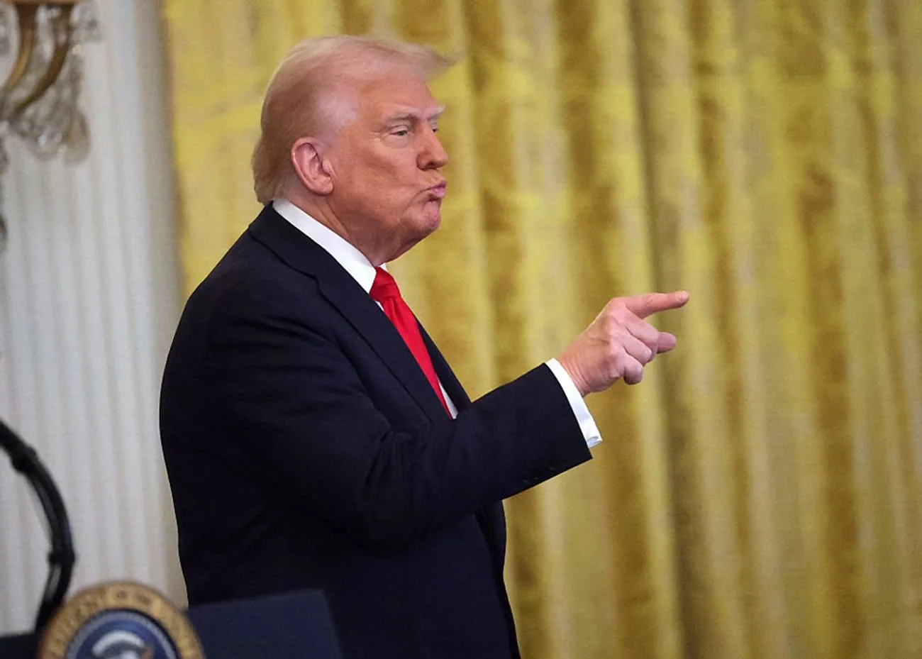 "Volodymyr, STOP!" Trump stated that he is not satisfied with Russian strikes on Kyiv
"Volodymyr, STOP!" Trump stated that he is not satisfied with Russian strikes on Kyiv