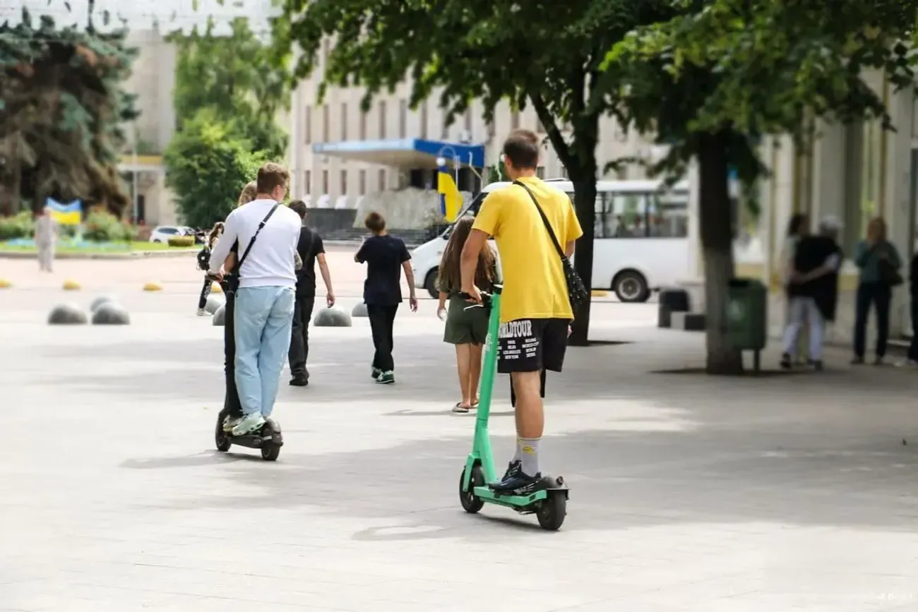 In Kyiv, a drunk woman fell from an electric scooter: now she will pay a fine of 17,000 In Kyiv, a drunk woman fell from an electric scooter: now she will pay a fine of 17,000