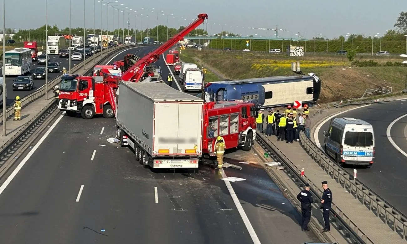 У Варшаві перекинувся автобус з українцями та білорусами, є постраждалі У Варшаві перекинувся автобус з українцями та білорусами, є постраждалі