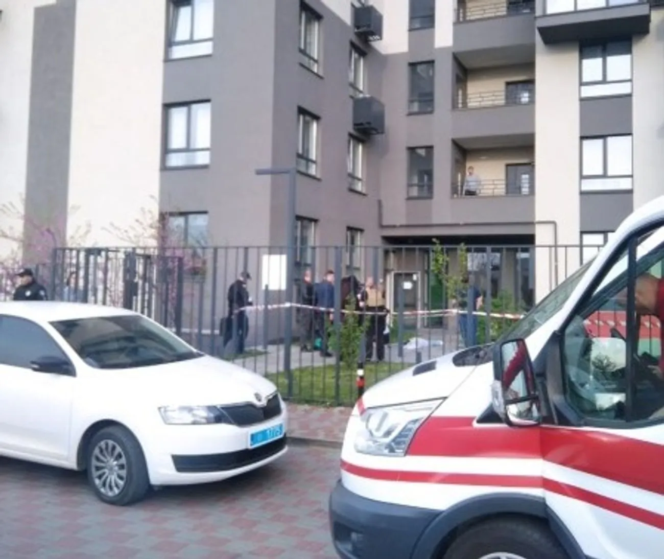 У Львові двоє підлітків впали з 16 поверху: що відомо У Львові двоє підлітків впали з 16 поверху: що відомо