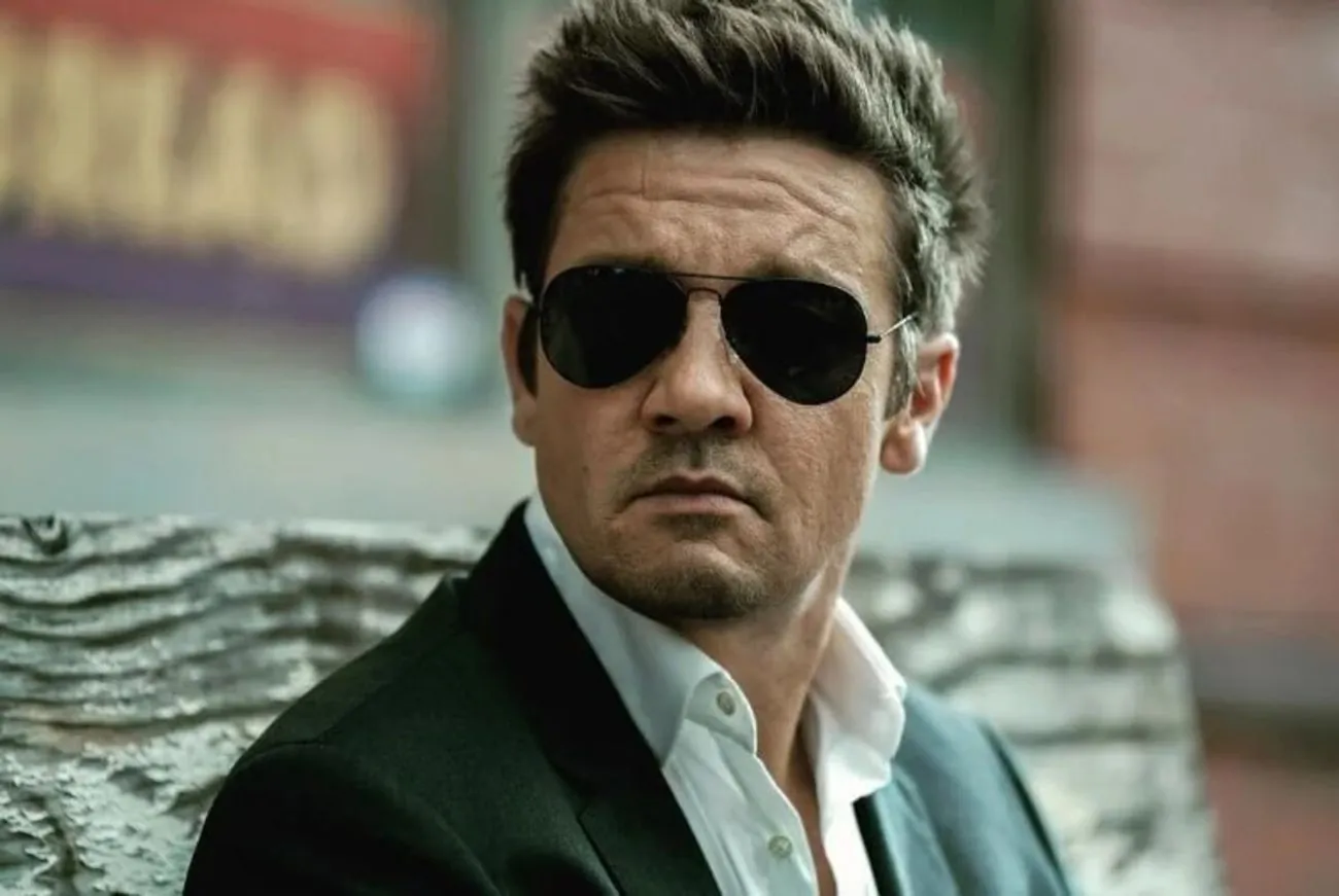Пережив клінічну смерть після аварії на снігоході: Джеремі Реннер у мемуарах зробив сенсаційне зізнання Пережив клінічну смерть після аварії на снігоході: Джеремі Реннер у мемуарах зробив сенсаційне зізнання