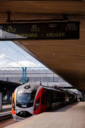 Ukrzaliznytsia train becomes an art object: famous American artist presents her work on the walls of the Intercity train