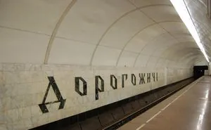 У Києві на станції метро "Дорогожичі" знайшли тіло чоловіка: поліція встановлює обставини