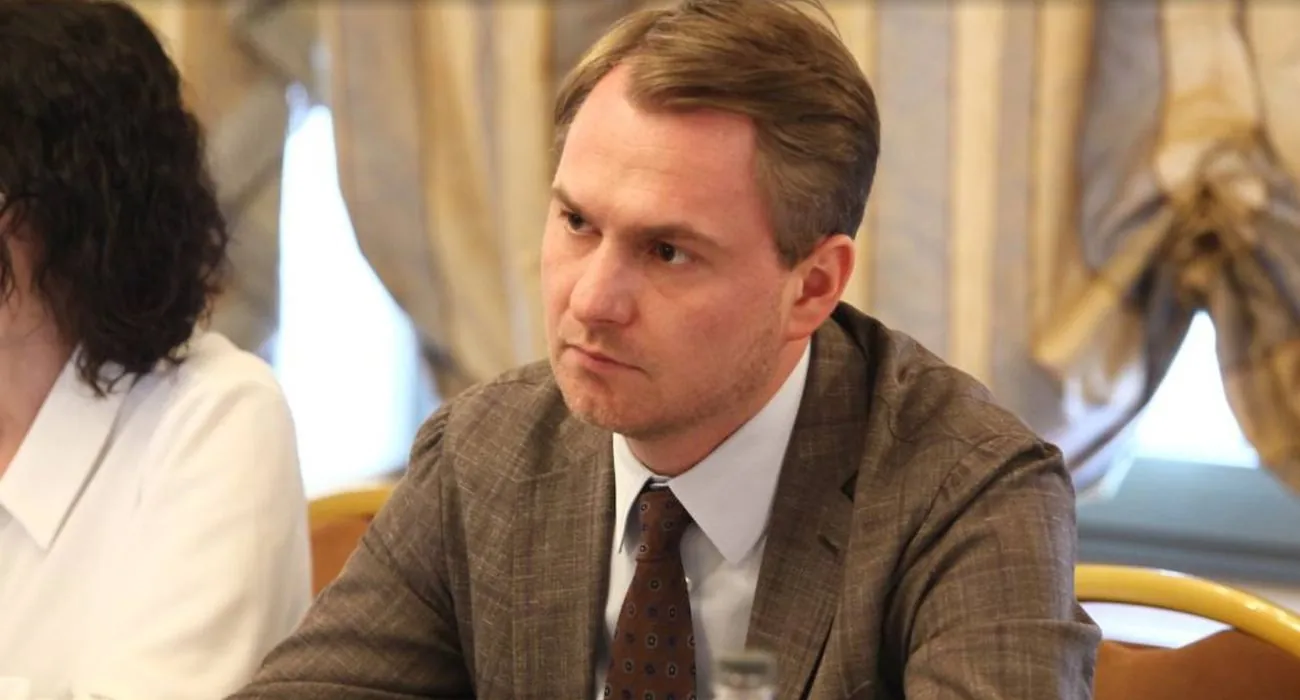 Уряд призначив двох заступників голові Державної податкової служби Кравченку Уряд призначив двох заступників голові Державної податкової служби Кравченку