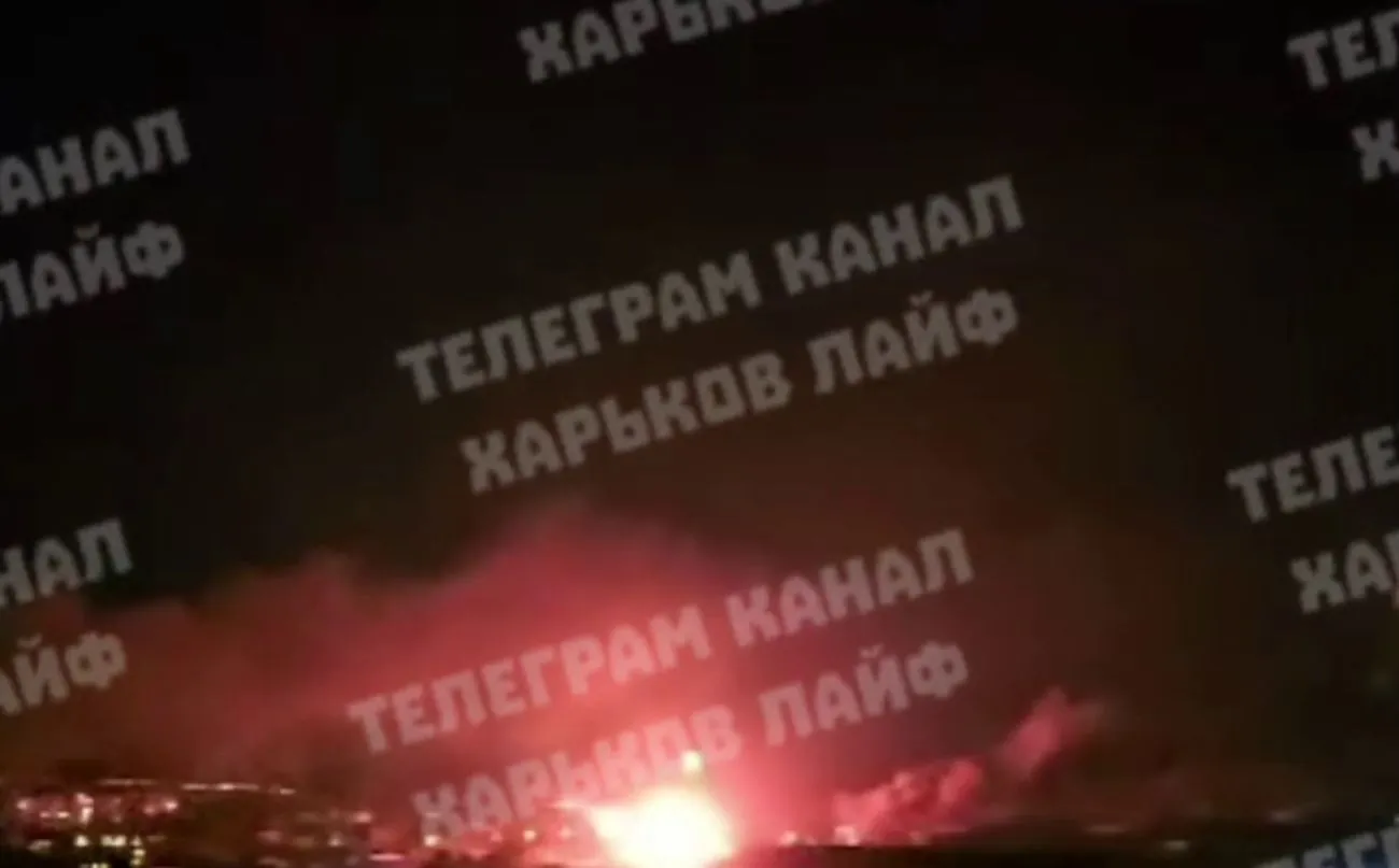 В Харькове зафиксировано падение БпЛА: трое пострадавших, горят авто В Харькове зафиксировано падение БпЛА: трое пострадавших, горят авто