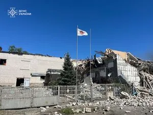 росіяни завдали прямий удар КАБом по пожежній частині у Куп'янську: показали наслідки