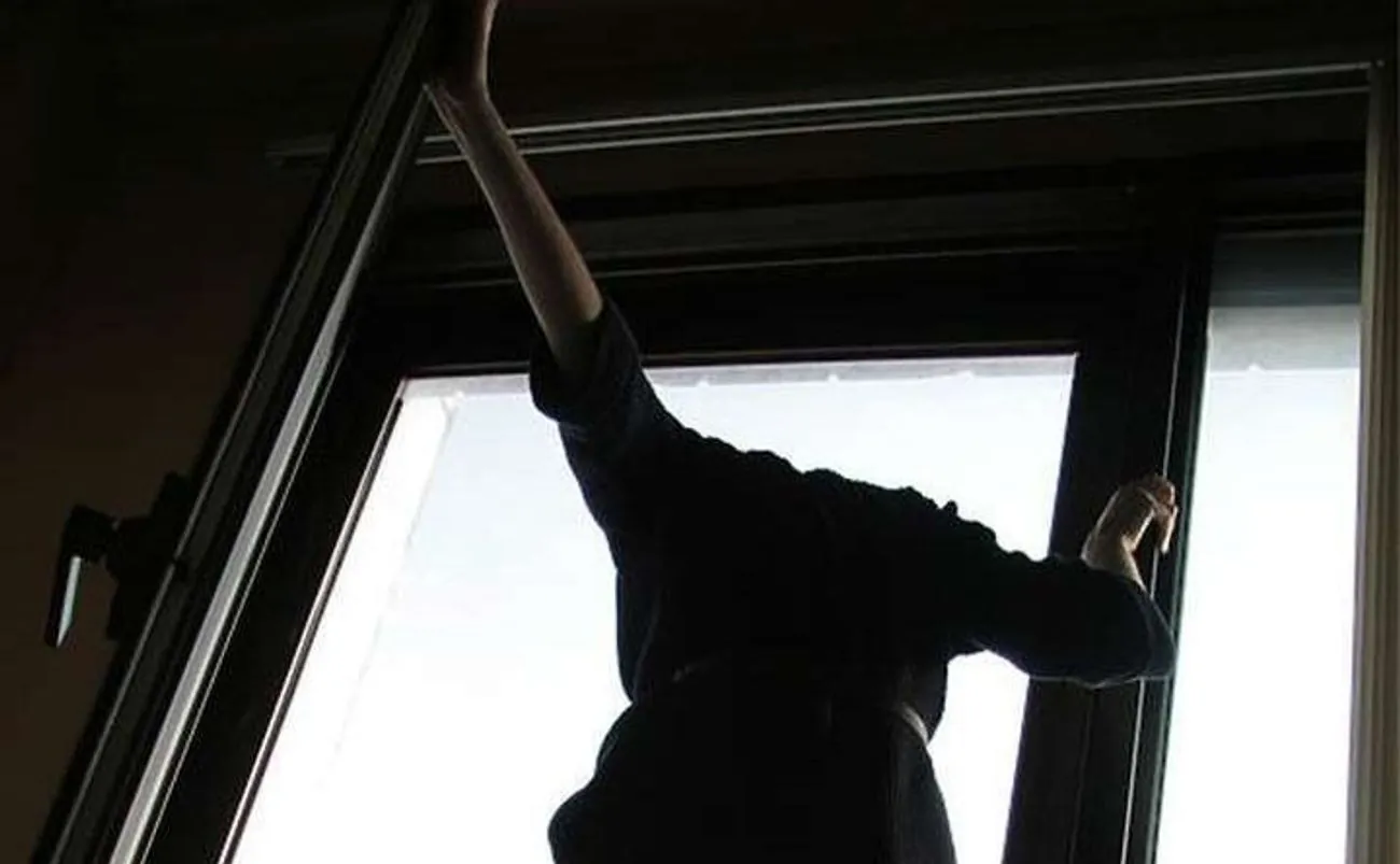У столиці загинула дівчина, стрибнувши з 13-го поверху У столиці загинула дівчина, стрибнувши з 13-го поверху