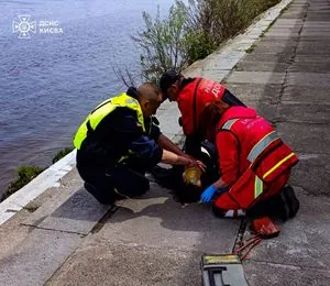 In Kyiv, a woman fell into the Dnipro River from the Pedestrian Bridge: it was not possible to save her