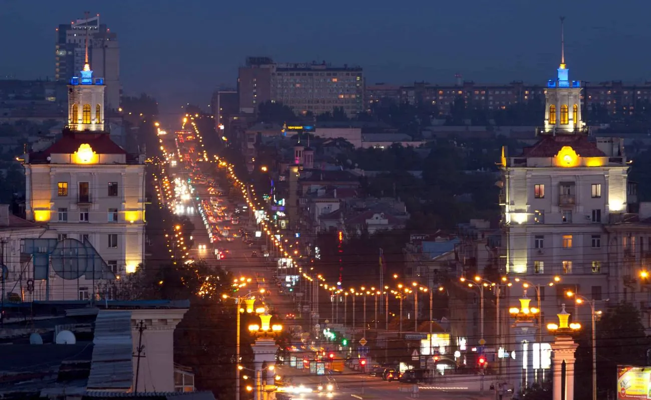 росія атакувала Запоріжжя: будівлі понівечені, під завалами можуть бути люди росія атакувала Запоріжжя: будівлі понівечені, під завалами можуть бути люди