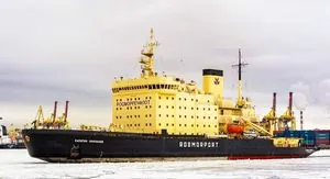 В порту санкт-петербурга криголам серйозно пошкодив інше судно під час "фестивалю"