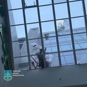 Атака рф на Київ зачепила вже п'ять районів: пошкоджено бізнес-центр
