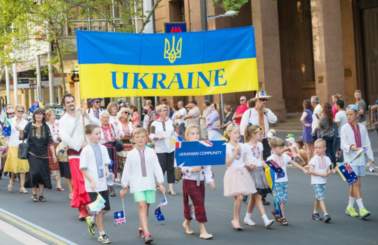 Українці за кордоном збирають підписи за невідкладне прийняття України до ЄС Українці за кордоном збирають підписи за невідкладне прийняття України до ЄС
