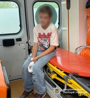 Приніс додому невідомі елементи живлення: під Києвом постраждав підліток