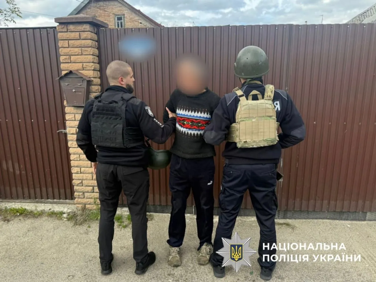 Стрілянина під Києвом: спецпризначенці затримали чоловіка за розстріл військового та його тещі Стрілянина під Києвом: спецпризначенці затримали чоловіка за розстріл військового та його тещі