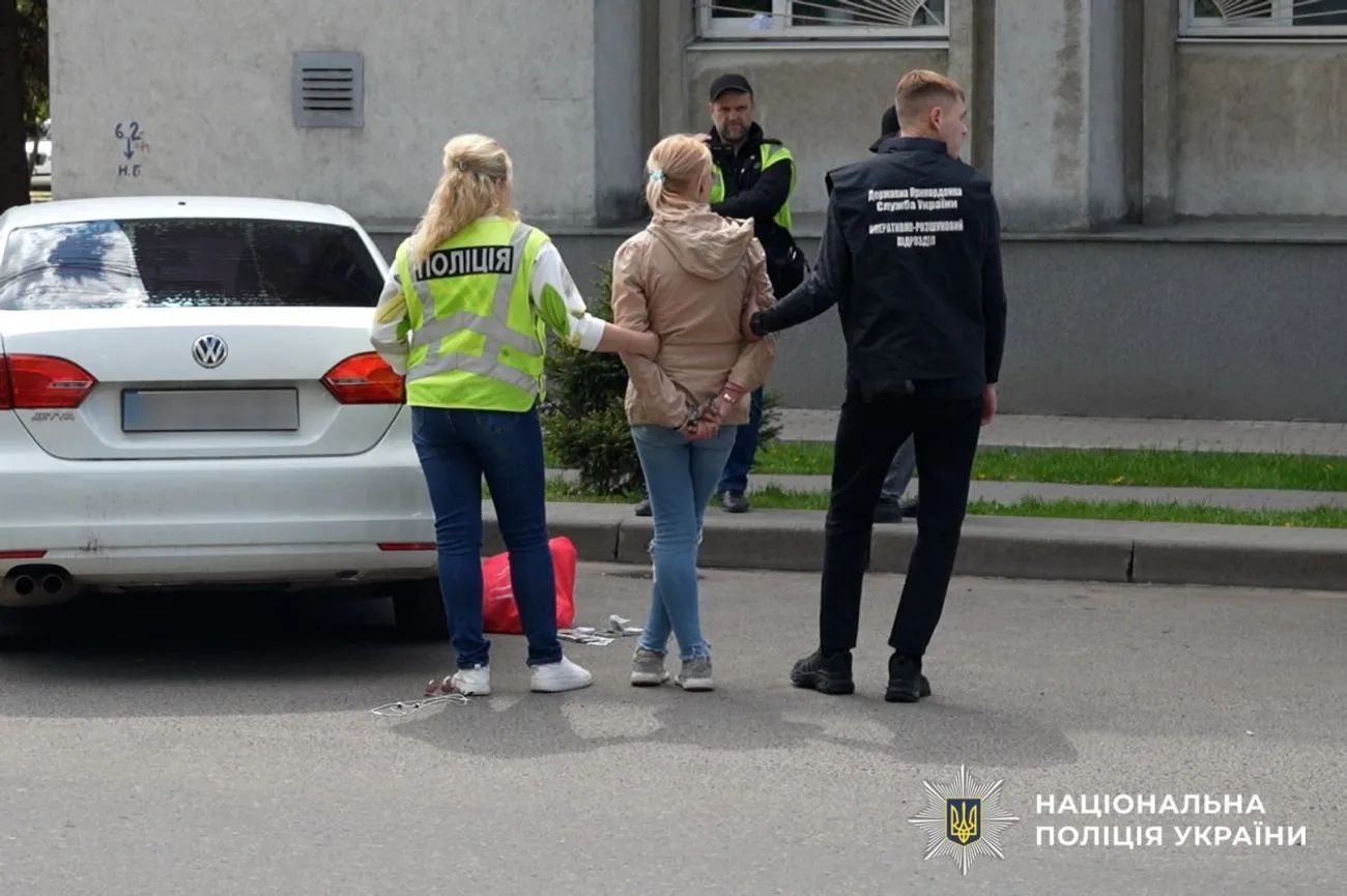 На Сумщині затримали жінку, яка намагалась продати немовля за 30 тисяч доларів На Сумщині затримали жінку, яка намагалась продати немовля за 30 тисяч доларів