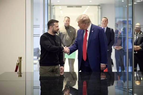 Зеленский проводит телефонный разговор с Трампом