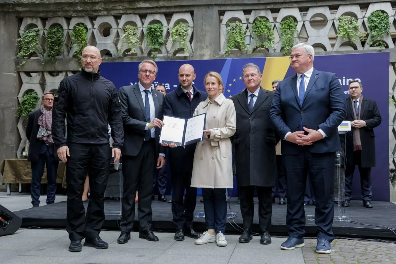 Україна отримає від ЄС на закупівлю зброї €1,9 млрд за рахунок заморожених активів рф - Шмигаль Україна отримає від ЄС на закупівлю зброї €1,9 млрд за рахунок заморожених активів рф - Шмигаль