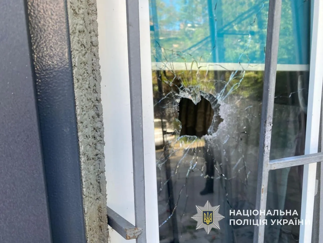 В Одесі чоловік обстріляв квартиру дружини через ревнощі В Одесі чоловік обстріляв квартиру дружини через ревнощі