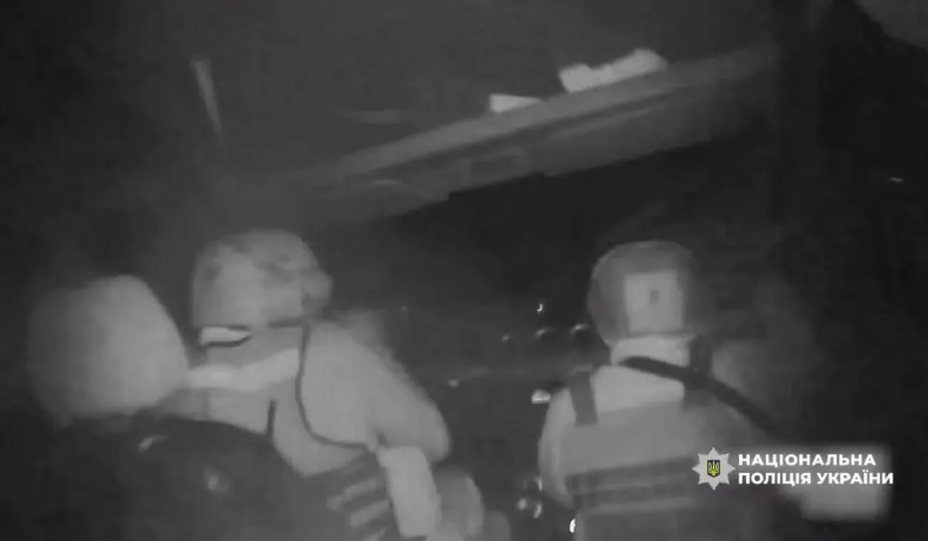 росіяни скинули вибухівку на авто поліції під час евакуації людей на Херсонщині - МВС росіяни скинули вибухівку на авто поліції під час евакуації людей на Херсонщині - МВС