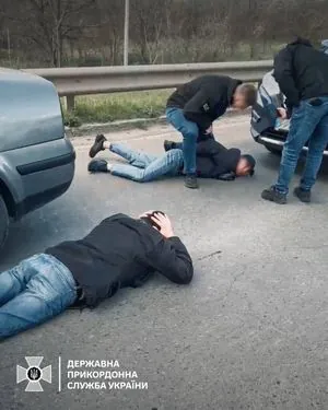 8 тысяч долларов за "свободу": на Юге разоблачена очередная схема незаконного выезда за границу