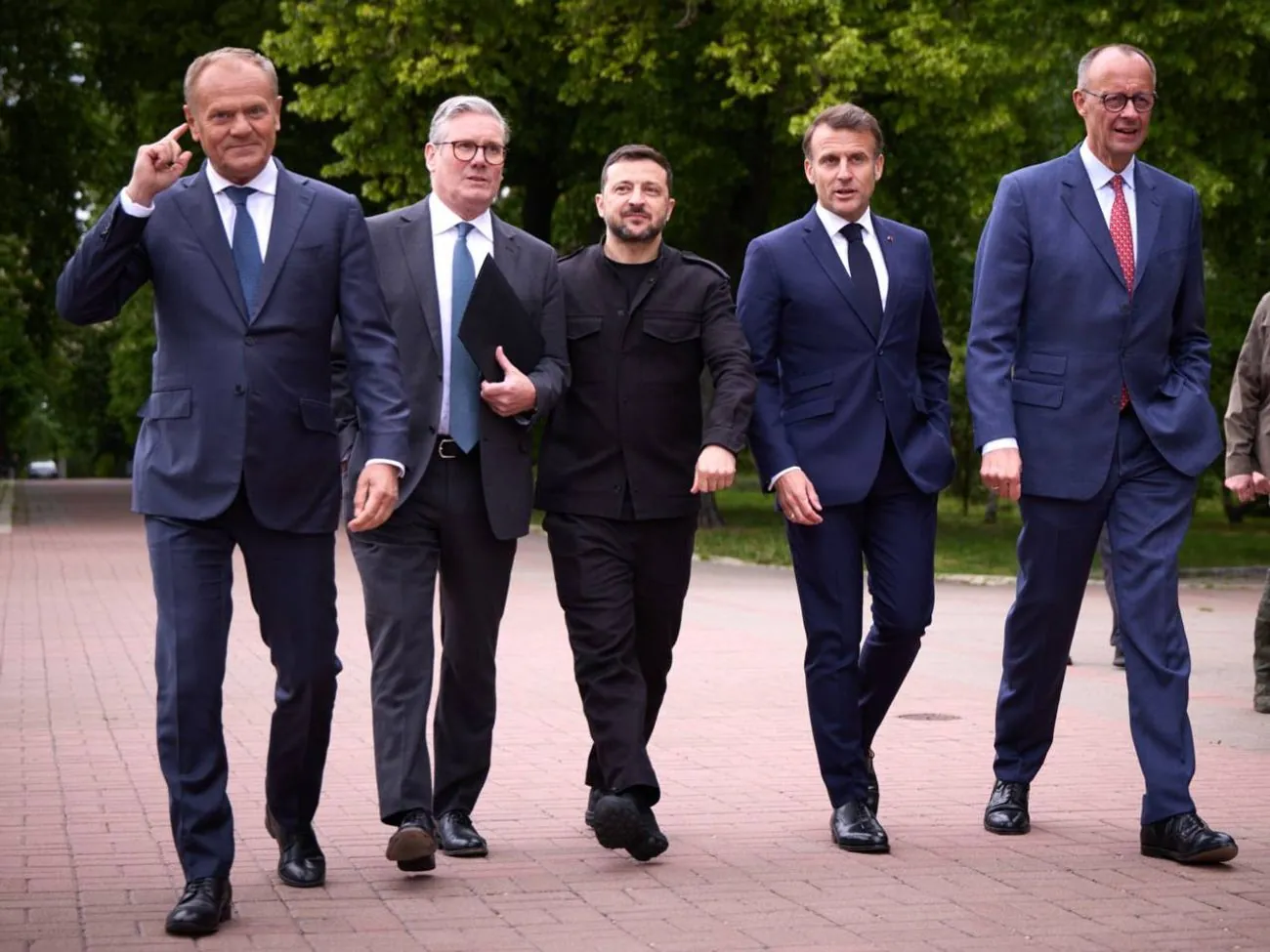Лідери Франції, Німеччини, Польщі, Британії та України ухвалили заяву щодо необхідності перемир'я Лідери Франції, Німеччини, Польщі, Британії та України ухвалили заяву щодо необхідності перемир'я