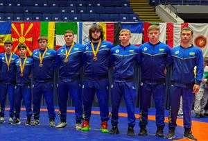 Сборная Украины по греко-римской борьбе U17 завоевала 12 медалей на турнире в Бухаресте