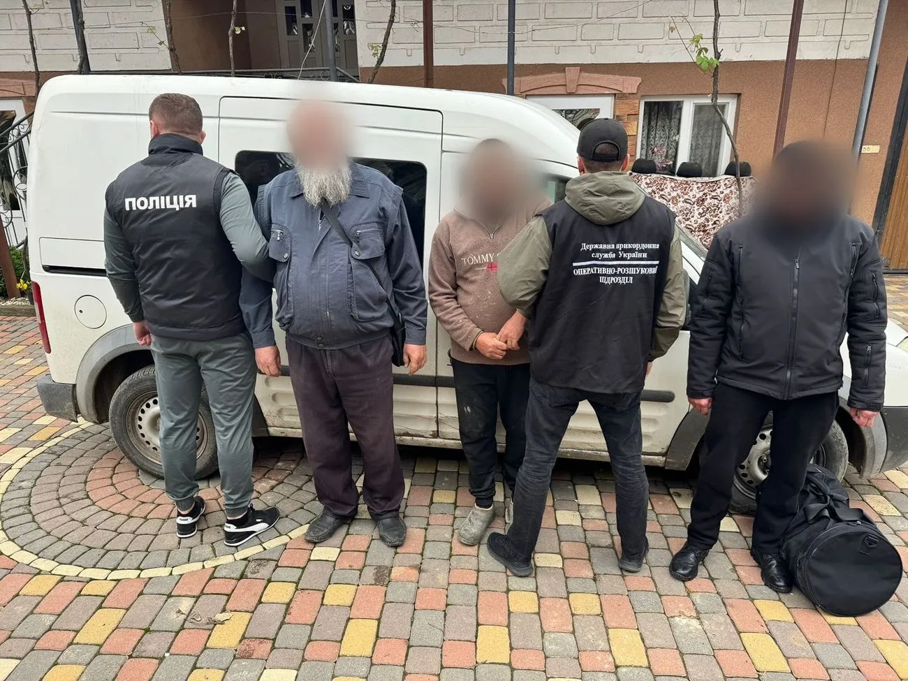 На Закарпатті затримали служителів московського патріархату за спробу переправити ухилянта в Румунію