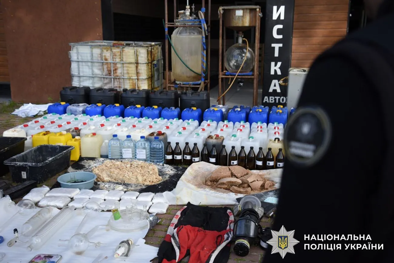 Правоохоронці викрили злочинну організацію з наркоосередками у 15 регіонах Правоохоронці викрили злочинну організацію з наркоосередками у 15 регіонах