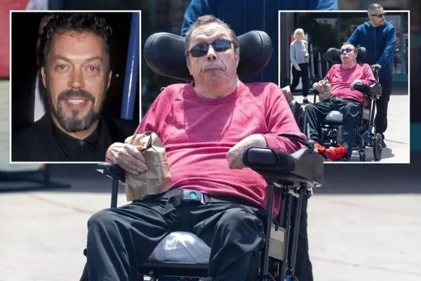 Cult actor Tim Curry, who is struggling with the effects of a stroke, was  spotted on a rare walk in a wheelchair | УНН