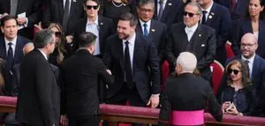 First meeting after public dispute: Zelenskyy shakes hands with Pence
