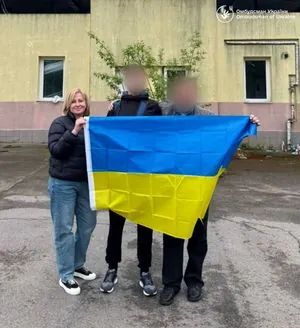 Не виделись более трех лет: Украине удалось вернуть из оккупации 15-летнего парня к его отцу