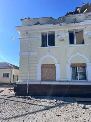Обстріл Херсона: пошкоджено вокзал та локомотив, пасажирів евакуювали