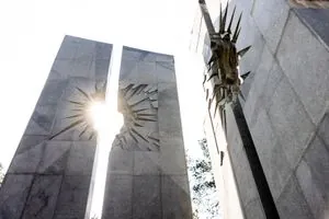 Очень символично: Зеленский о почтении памяти жертв политрепрессий на фоне дипусилий для прекращения агрессии рф
