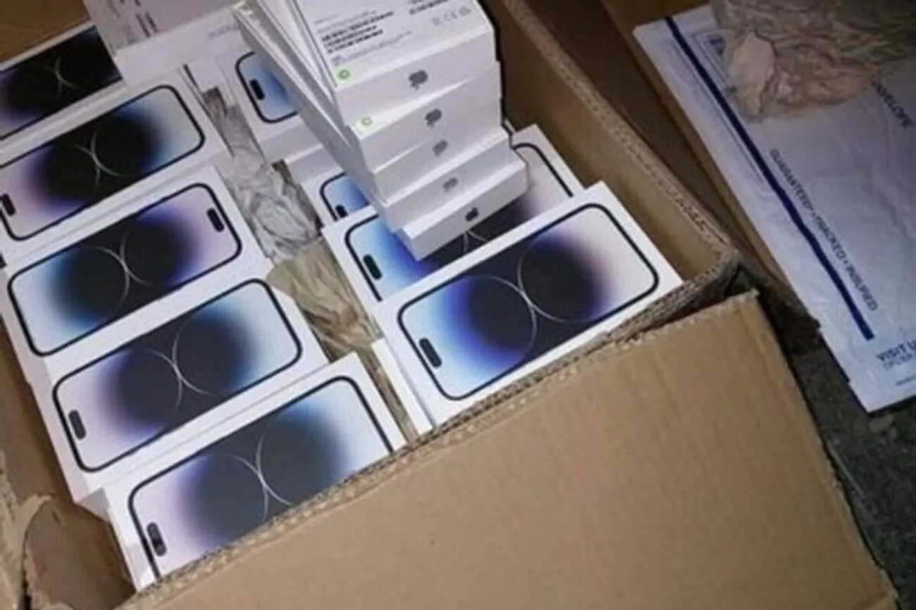 Щодня в Україну контрабандою завозять понад 5 тисяч гаджетів Apple – держава втрачає мільярди Щодня в Україну контрабандою завозять понад 5 тисяч гаджетів Apple – держава втрачає мільярди