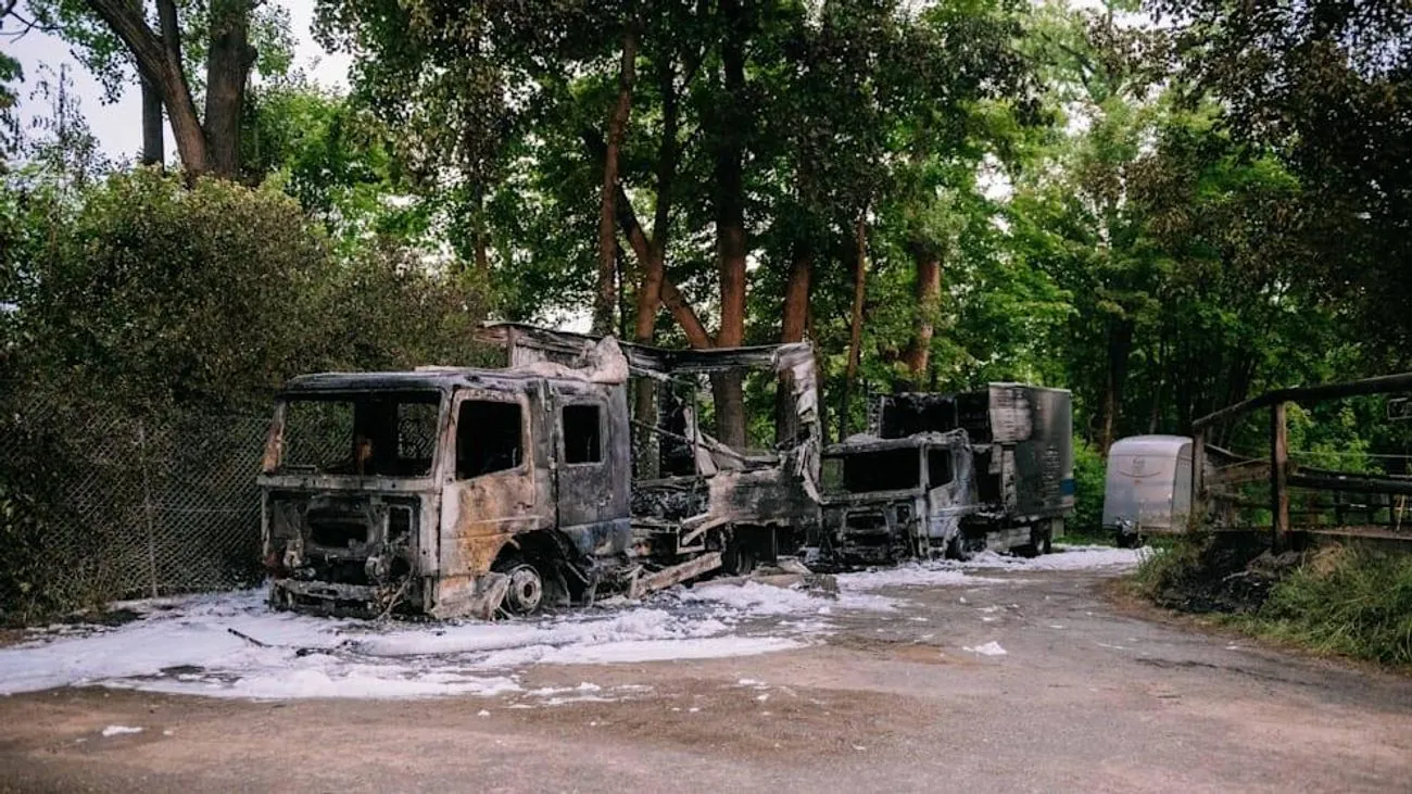 У Мюнхені невідомі підпалили шість поліцейських авто: чотири згоріли повністю У Мюнхені невідомі підпалили шість поліцейських авто: чотири згоріли повністю