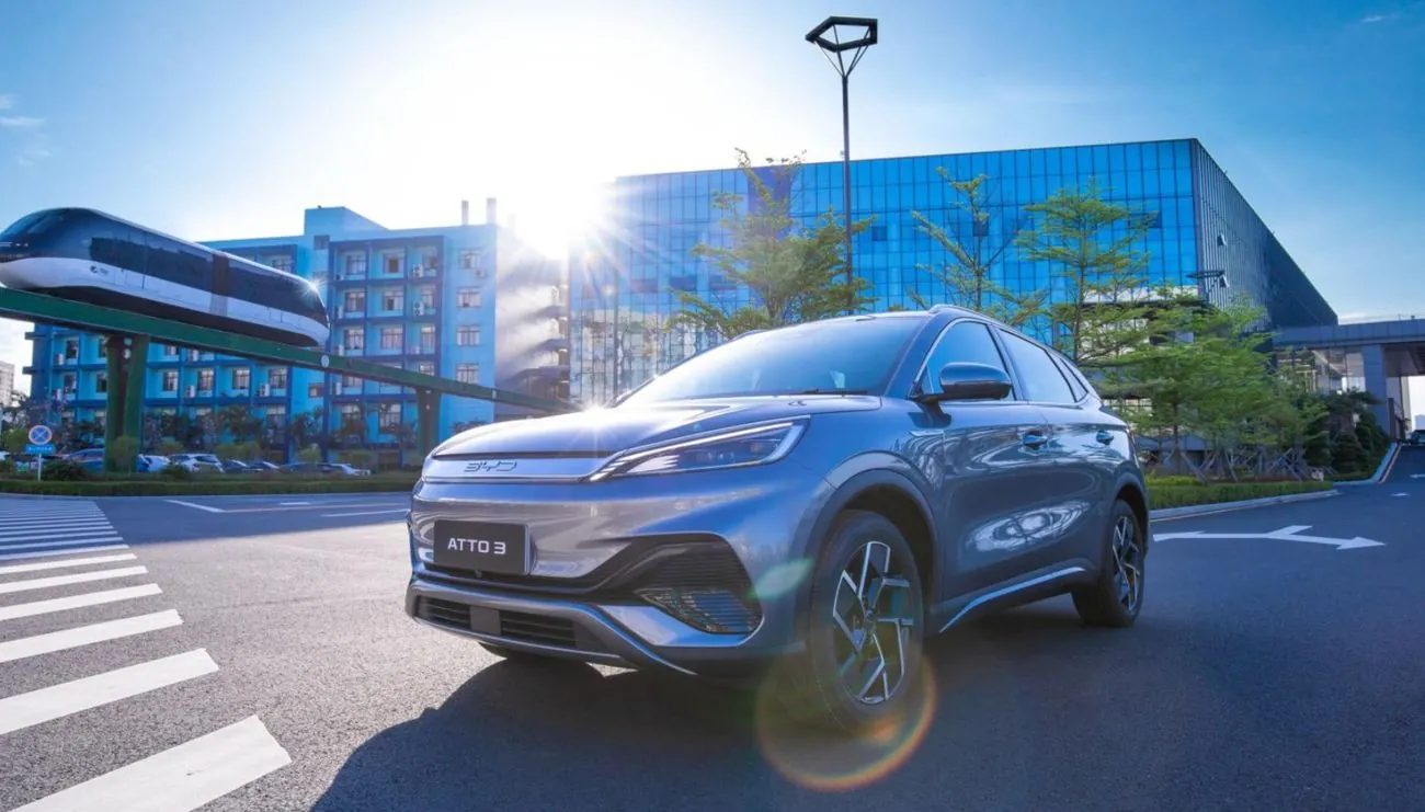 BYD впервые опередил Tesla в Европе: китайский производитель лидирует в продажах электромобилей