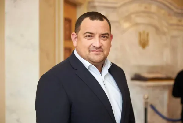 Обвинувачений у хабарництві нардеп Кузьміних, який проігнорував два судових засідання через поїздку за кордон, не отримував на неї дозволу – САП