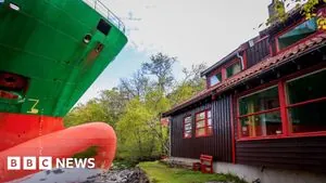Врізався у сад в Норвегії: поліція каже, що український вахтовий офіцер судна заснув
