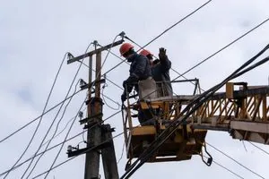 Унаслідок негоди відбулись аварійні відключення двох ЛЕП на Полтавщині: 1 тис. абонентів залишилися без світла