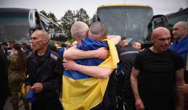 Наші вдома: в рамках останньої частини обміну військовополоненими до України повернулися 303 захисника