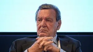 Немецкий банк заблокировал счет Шредера для зарплат из "Газпрома" - Bild