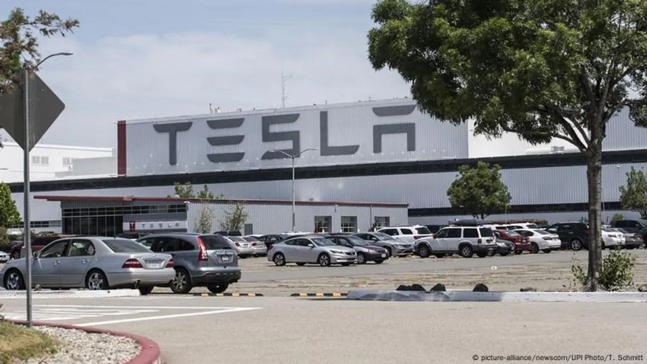 Tesla теряет позиции в Европе: продажи упали на 49% в апреле - СМИ