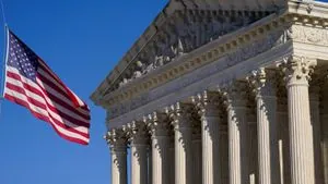 Суд США заблокував Трампу припинення програми прийому мігрантів з України
