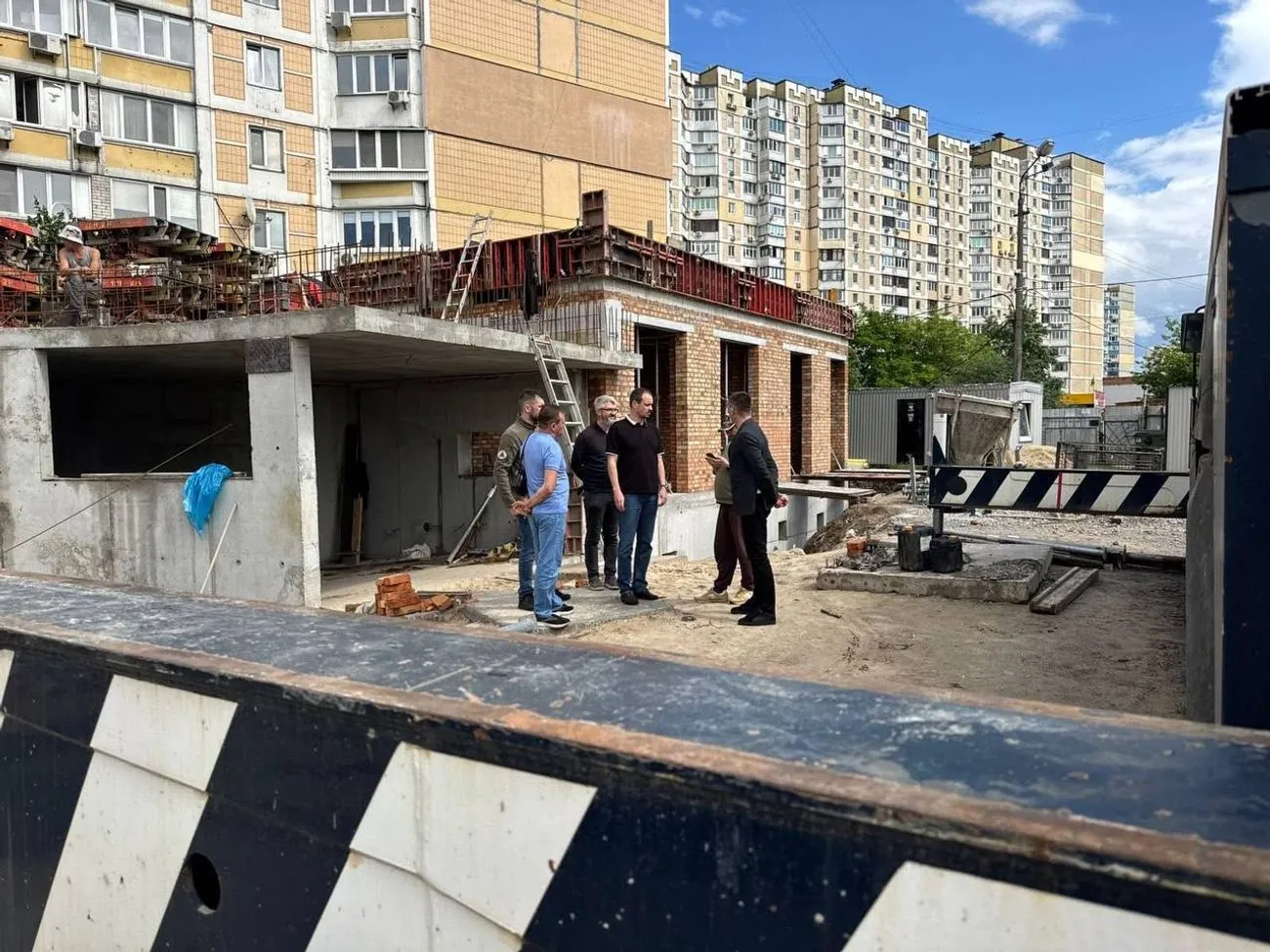 В Киеве построят укрытие двойного назначения с McDonald’s и паркингом