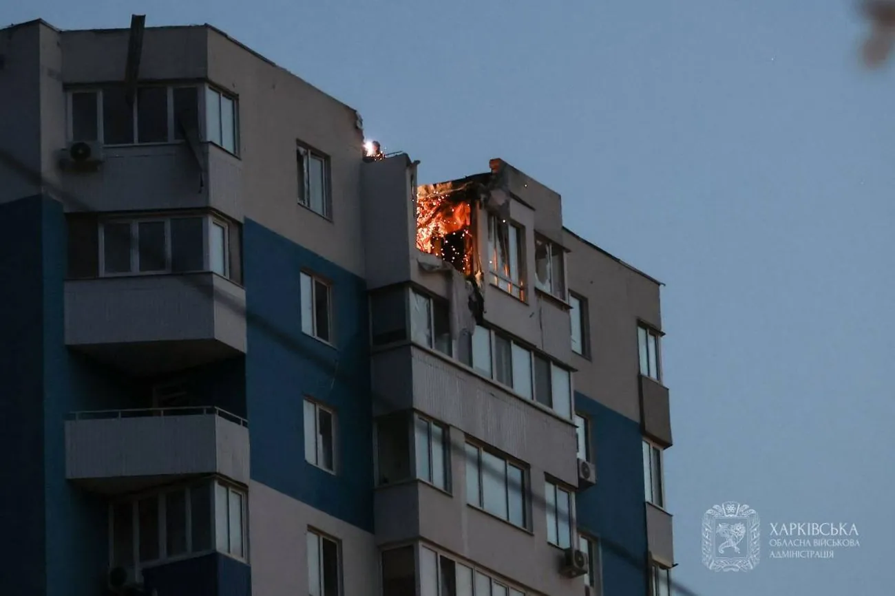 Нічний обстріл Харкова: у ОВА показали фото наслідків атаки рф Нічний обстріл Харкова: у ОВА показали фото наслідків атаки рф
