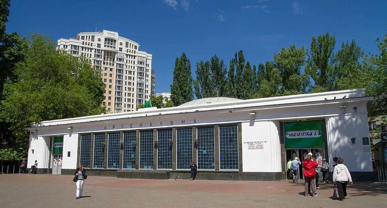 У Києві поблизу станції метро виявили тіло чоловіка - поліція У Києві поблизу станції метро виявили тіло чоловіка - поліція