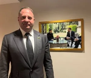 There is a photo of Zelenskyy meeting with Vance in the White House