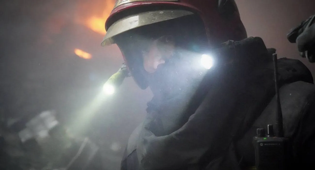 Росія вдарила КАБами по передмістю Харкова, спалахнула пожежа